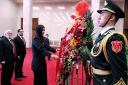 Presidenta del TSJ concluye visita de trabajo a la República Popular China con colocación de ofrenda floral en el Mausoleo de Mao Zedong 4-DMxPtWeC.jpg - 